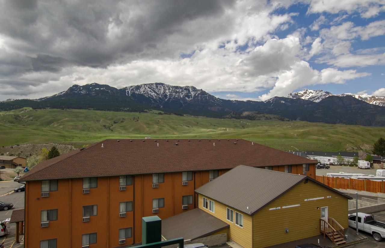 Travelodge By Wyndham Gardiner Yellowstone Park North Entr Exterior photo